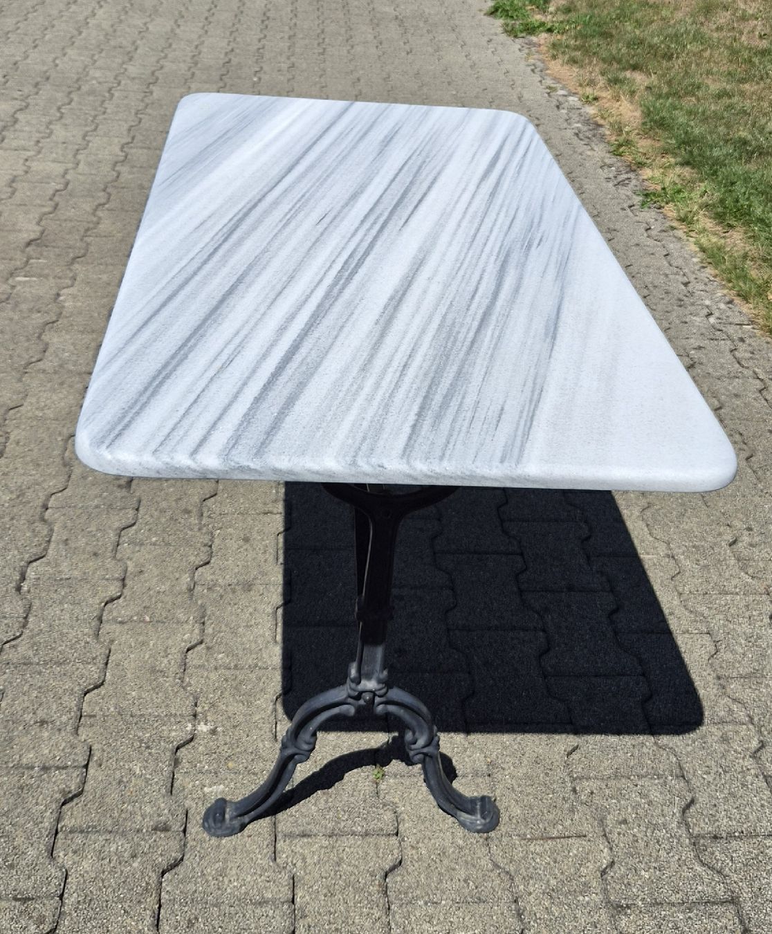 Tavoli: Tisch Marmorplatte Eisengestell Retro 120x65cm – Usato da Winterthur venduto da Pixi