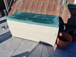 Gartenbox Kunststoff grün beige gebrauchter Zustand