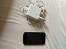 Apple iPod touch 1. Gen. inkl. Netzteil & Kabel – defekt