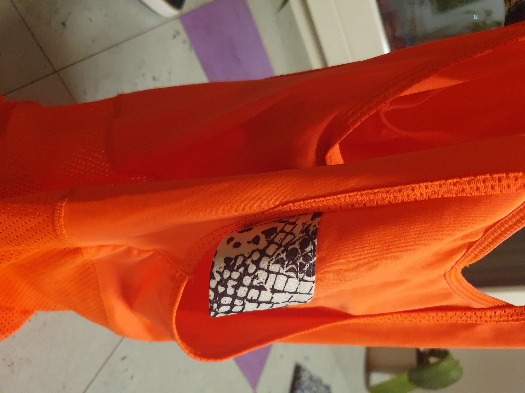 H&M Top: Fitness T-Shirt/Top – Usato da Moosseedorf venduto da Sonnenschein.. 6