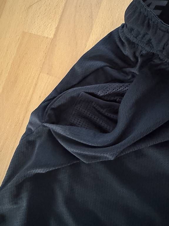 Pantaloni: Herren Nike Shorts schwarz, Grösse S – Usato da Cham venduto da Kaylua 3