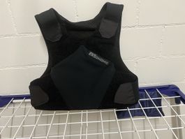 Verkaufe meine Schutzweste, stichfest. Für Security perfekt,
