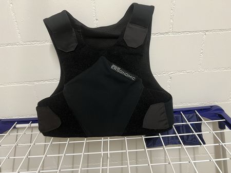 Verkaufe meine Schutzweste, stichfest. Für Security perfekt 