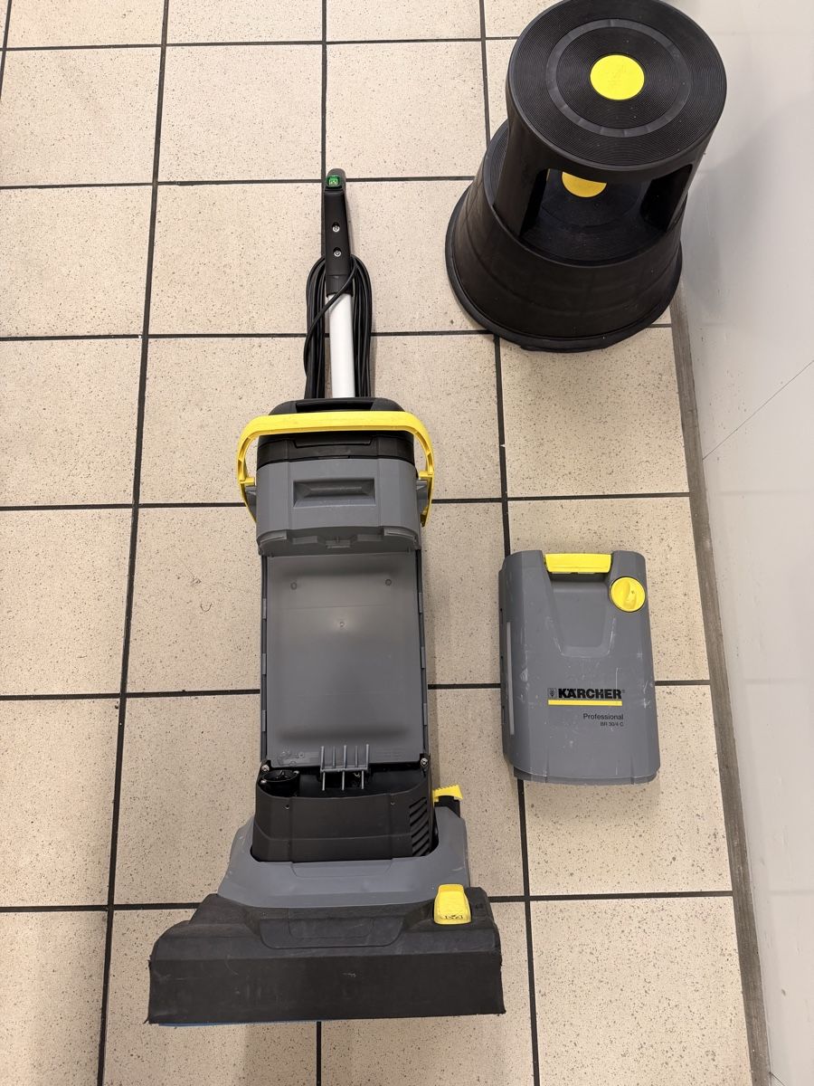 Kärcher Tutte le macchine: Kärcher Professional Scheuersaugmaschine BR 30/4 C – Difettoso da Tann venduto da 6hezzi 5