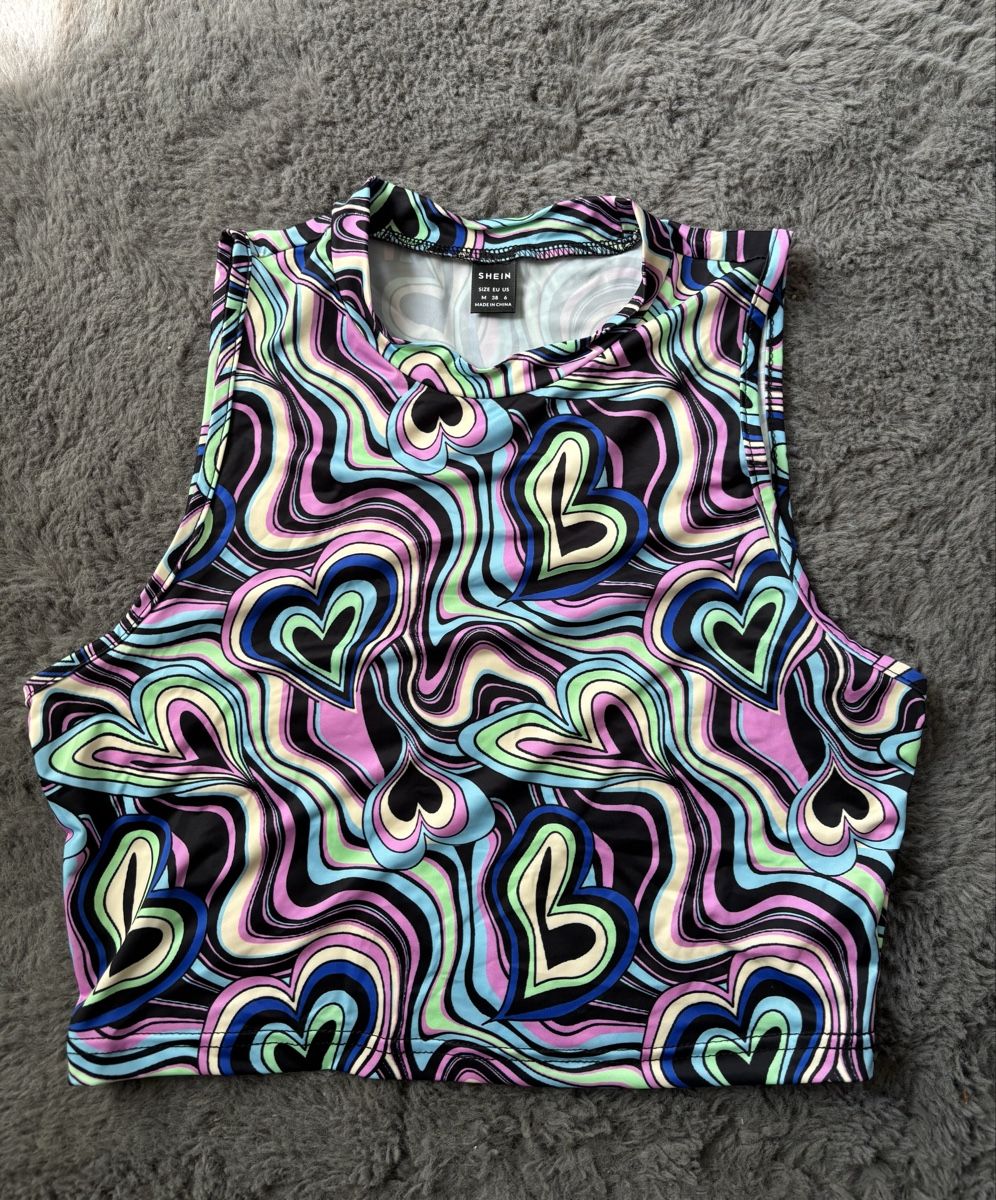 Tops:  Crop Top Heart Pattern Size M – Neu (gemäss Beschreibung) aus Wichtrach von Re_Fit