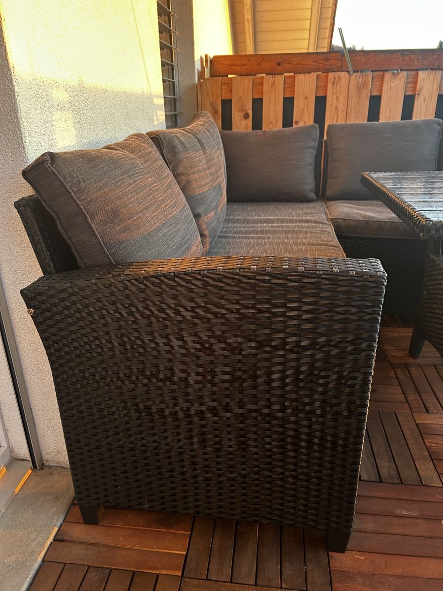 Divani: Tolle Rattan Lounge Set mit Tisch – Usato da Gossau SG venduto da deb_kp7p 4