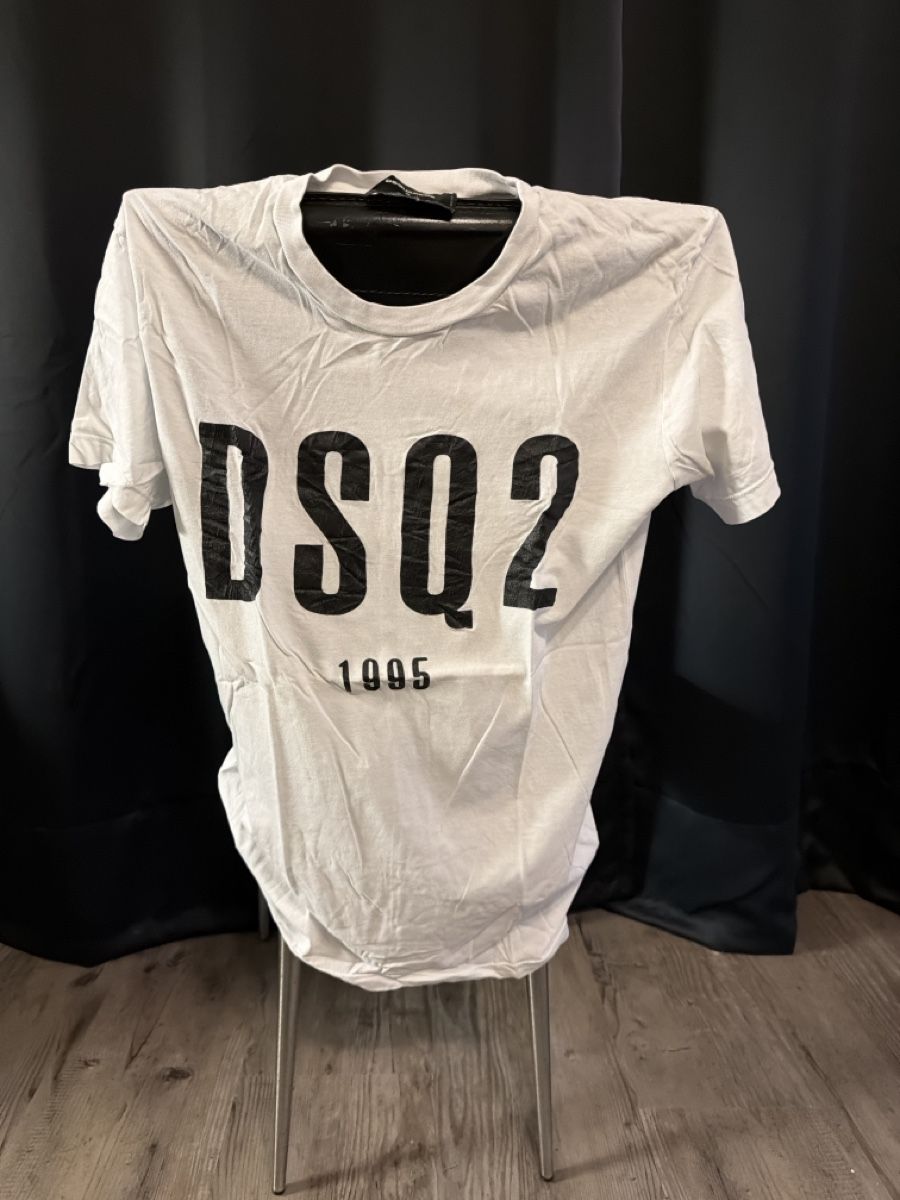 Dsquared2 T-Shirts: Dsquared2 T-Shirt (M) – Gebraucht aus Grabs von sacha_rtb