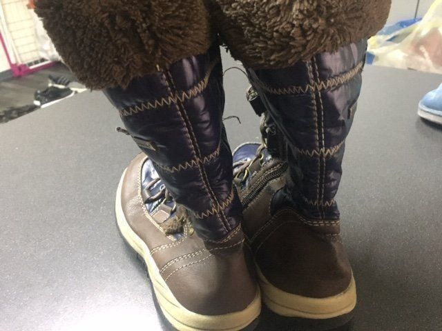 Scarpe per ragazze: Winter Stiefel Mädchen Grösse 33 – Usato da Emmen venduto da Aribini 2