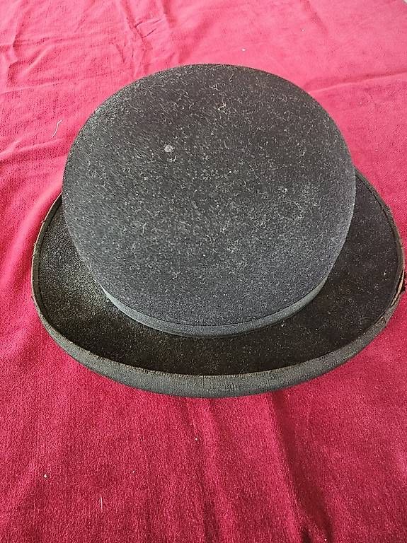 Copricapi, berretti & cappellini: Schwarze Melone Hut  – Usato da Binningen venduto da Oberpfeiffe 1