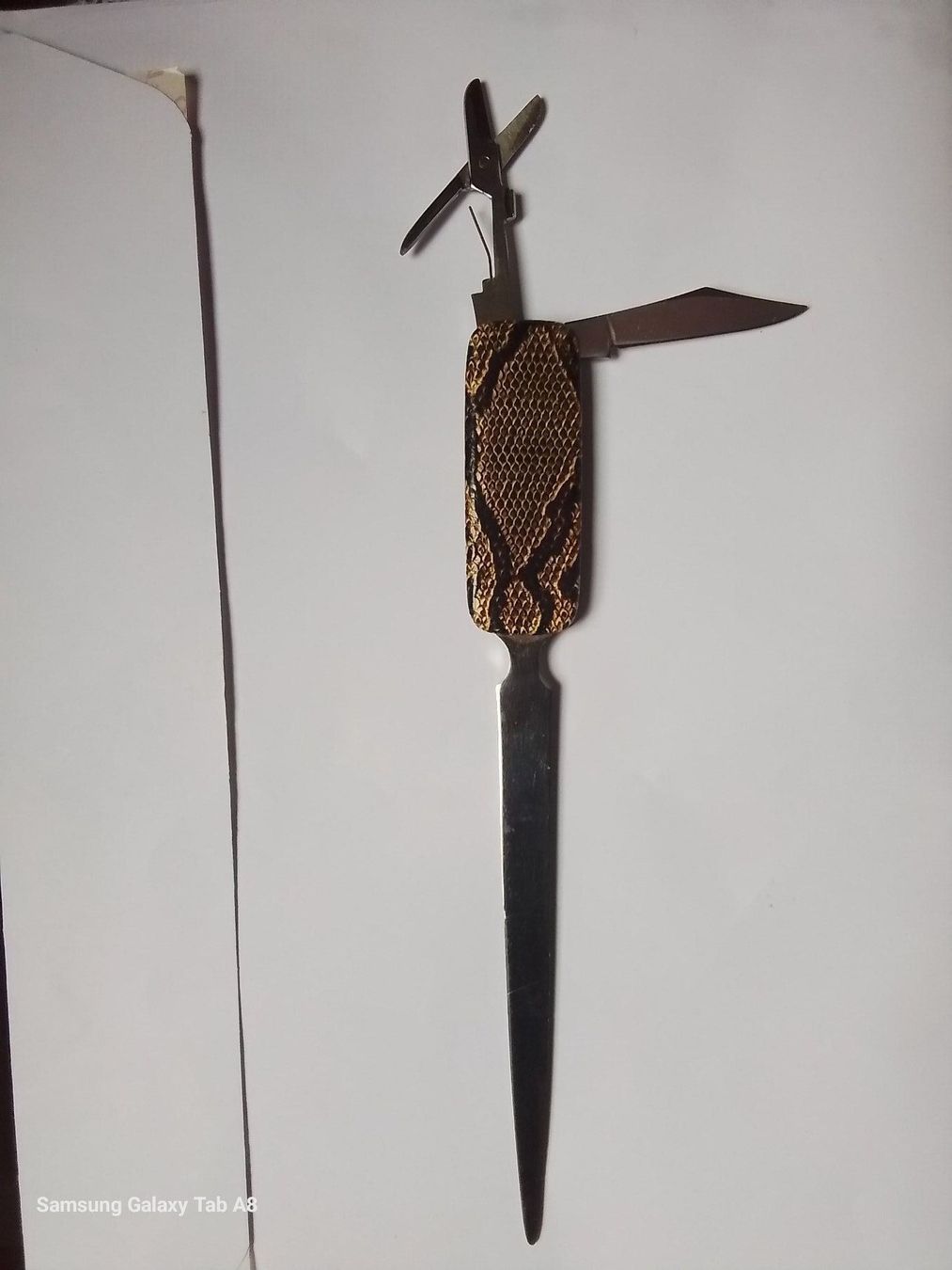 Altro materiale per ufficio: Vintage Brieföffner Schere Messer Griff aus echt Pythonleder – Usato da Sankt Stephan venduto da flohmivintage
