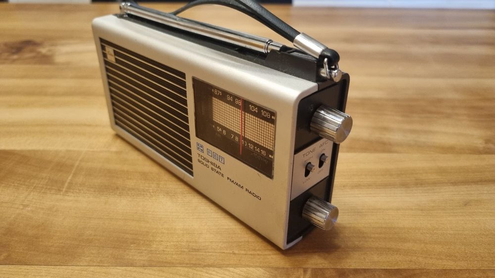 Altes Transistor Radio Toshiba AM/FM Radio IC-70 von 1969 (Gebraucht ...