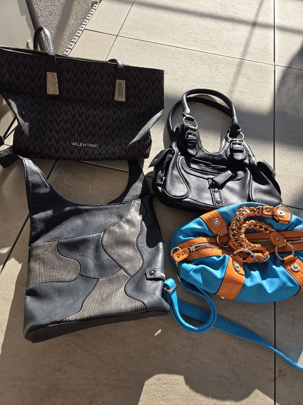 Borse da donna: 4 ältere, gebrauchte Handtaschen mit vielen Innenfächern – Usato da Niederrohrdorf venduto da Zebul08