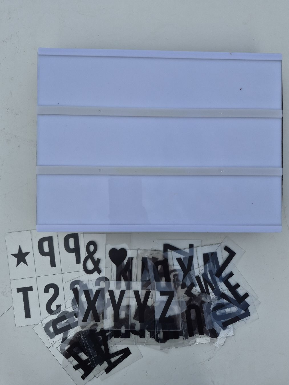 Toutes les décorations: Leuchtkasten mit Buchstaben Set neuwertig – D'occasion à Adliswil par Ci5671
