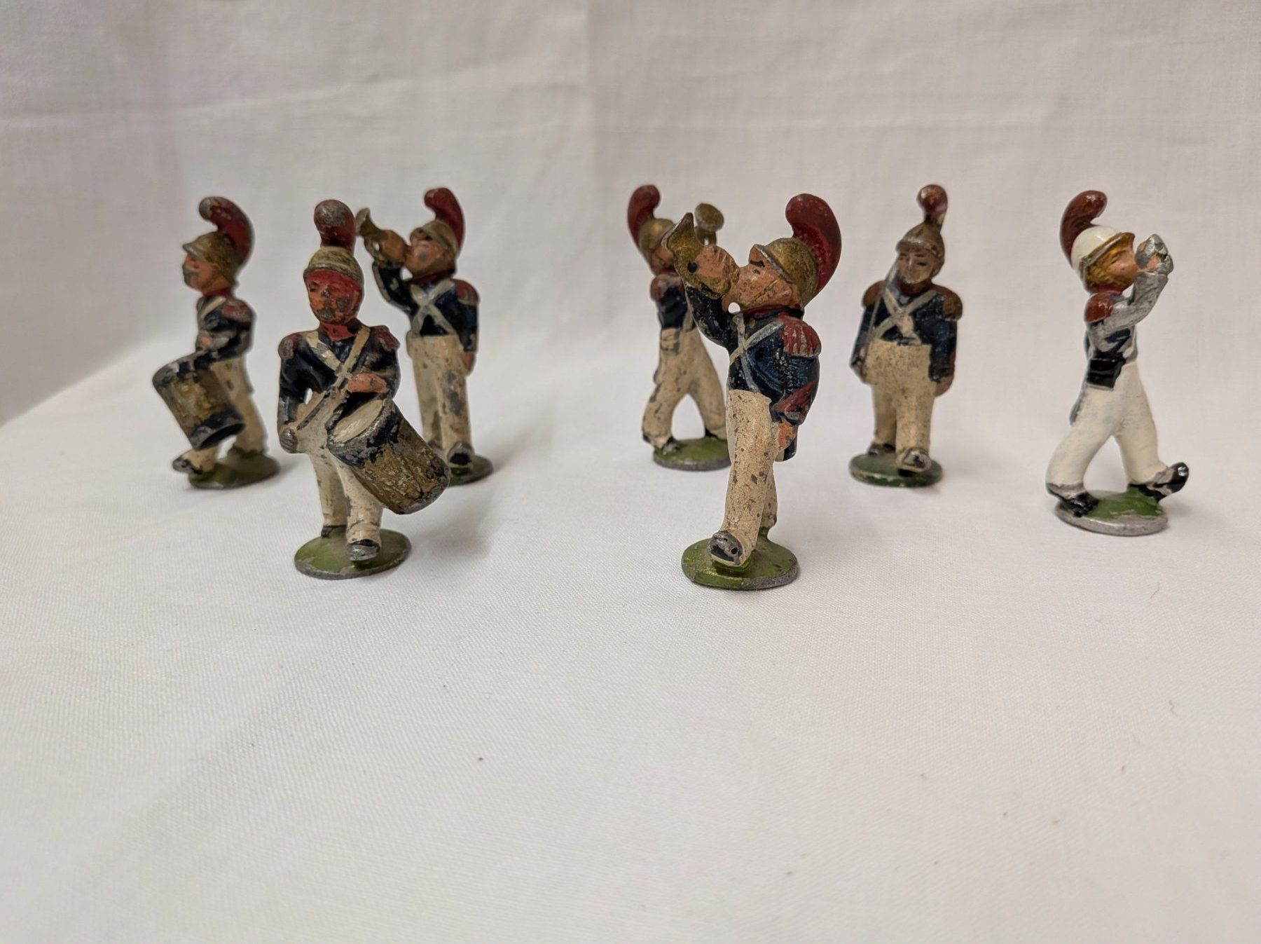 Statuette: Antike Figuren Musikanten – Usato da Emmen venduto da Brockofsky