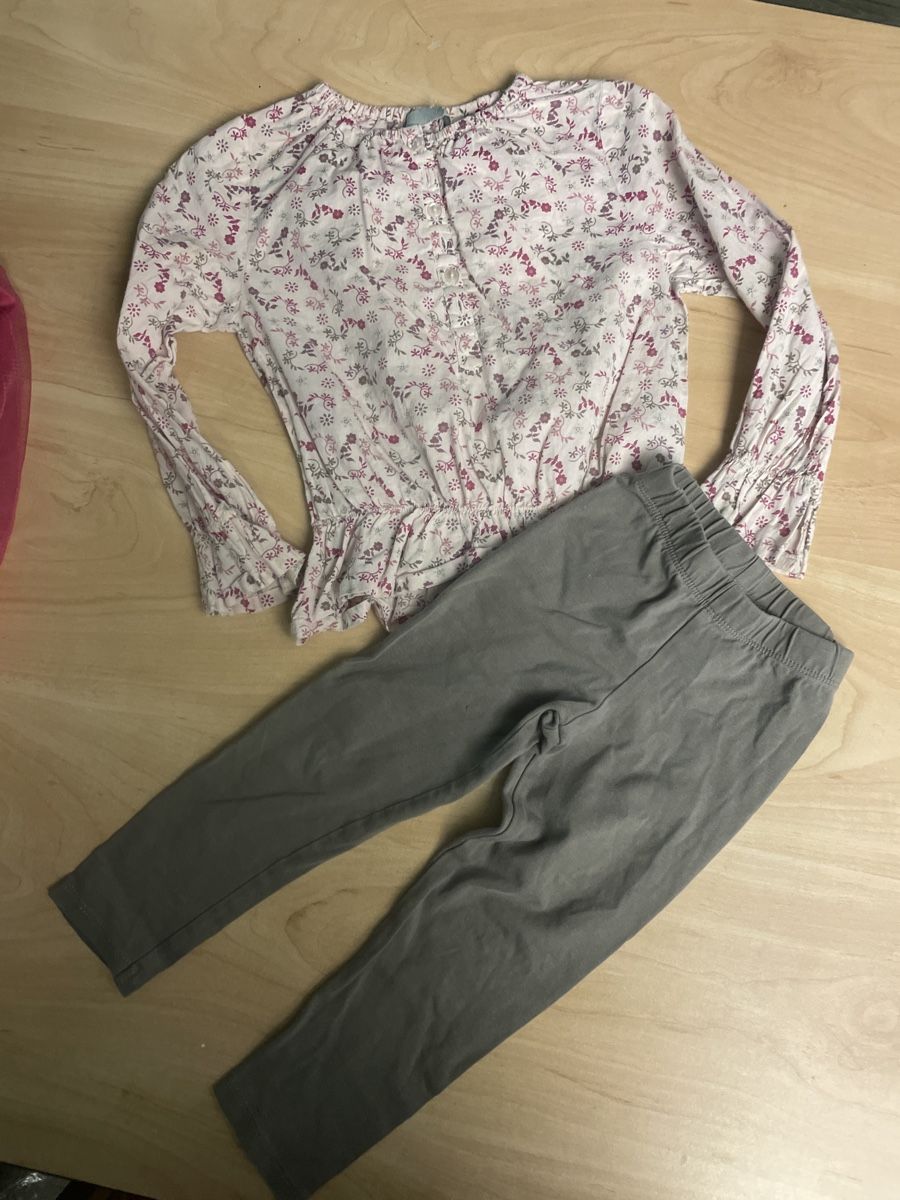 Lotti & Set di vestiti: Süsses Mädchen Set Gr.92 Blusen Shirt & Leggins – Usato da Obergerlafingen venduto da cabo4