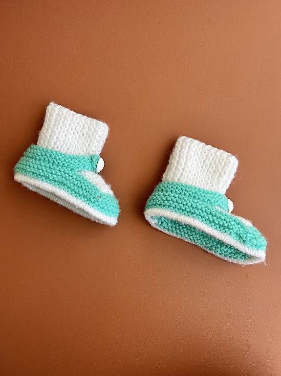 Scarpe per ragazzi: Handgestrickte Babyschuhe 0-6M – Usato da Cham venduto da nininanana 1