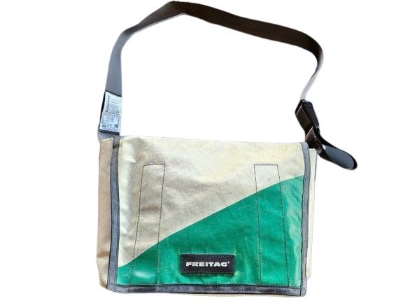Freitag Taschen: Freitag Umhangtasche – Gebraucht aus Zürich von laribuechel