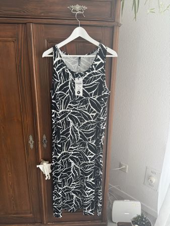 Schwarz-weisses Sommerkleid