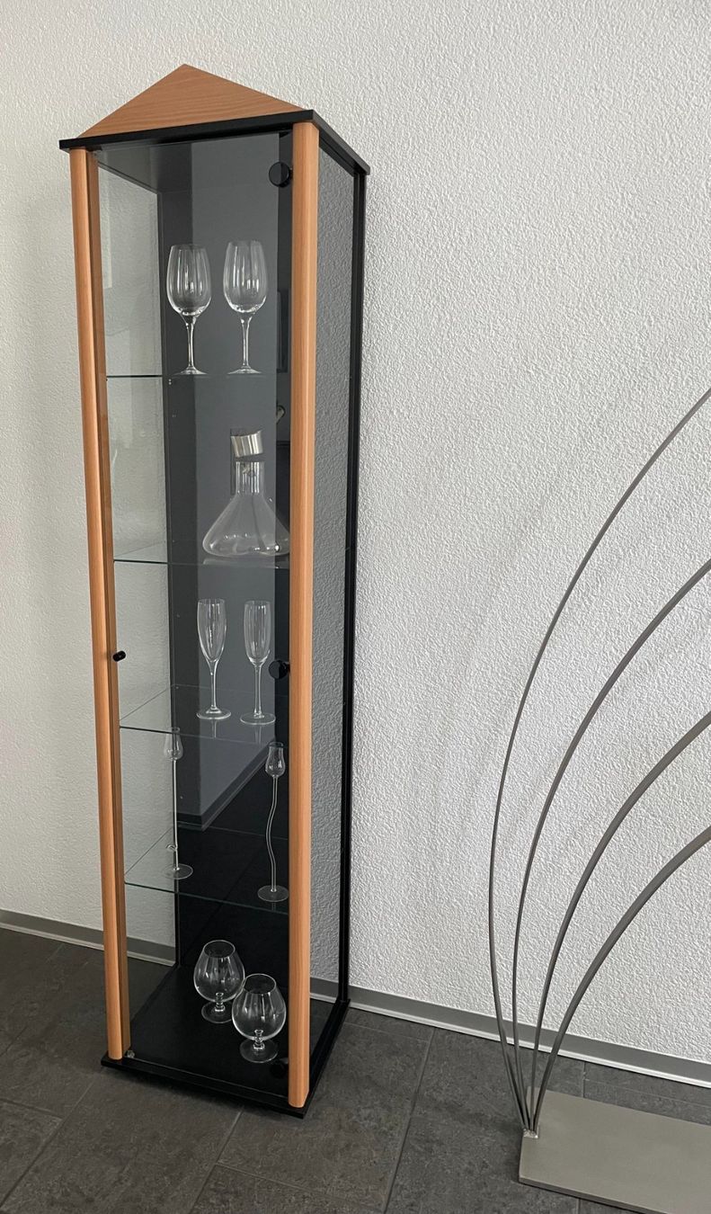 Vitrinen: Glasvitrinie aus Holz und Glas – Gebraucht aus Urtenen-Schönbühl von Suomi7 3