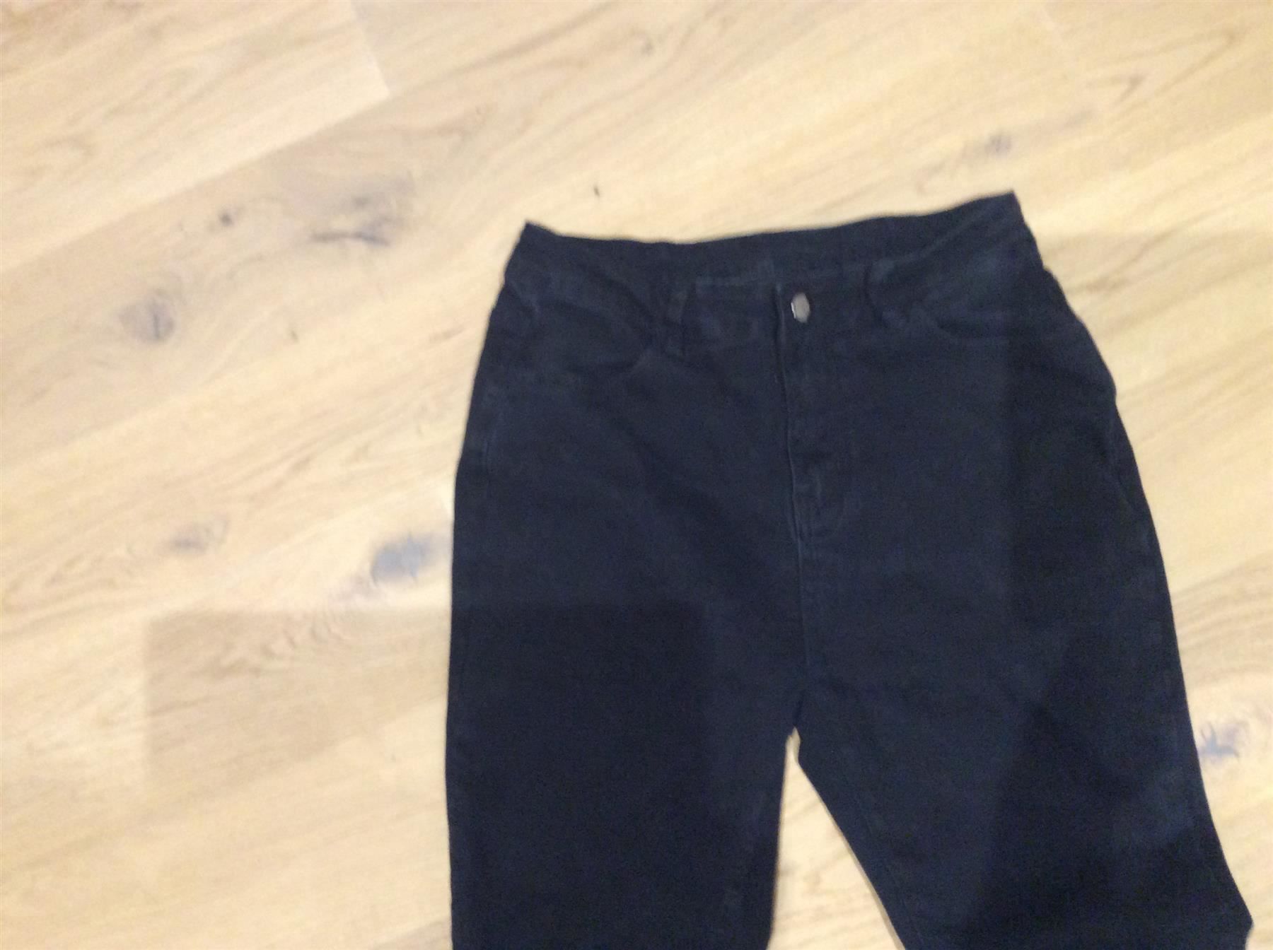 Jeans: Neuwertige Jeans schwarz Grösse M – Nuovo (secondo la descrizione) da Wetzikon ZH venduto da Laube02 1