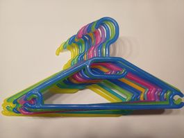 Bunte Kinderkleiderbügel, 13 Stück