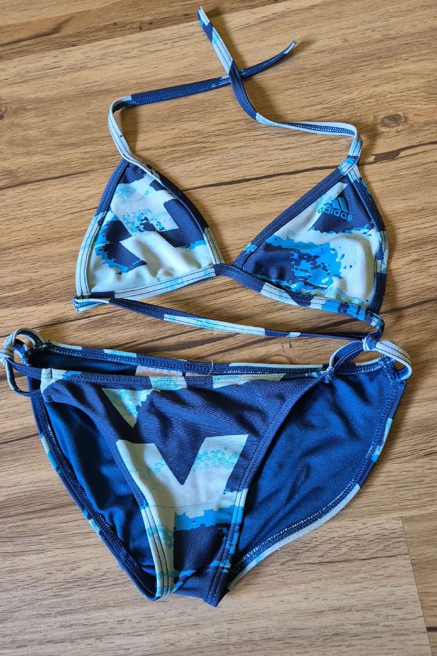Adidas Costumi da bagno & Bikini: Adidas Bikini, blau gemustert, Grösse 140, – Usato da Grindelwald venduto da Sala33