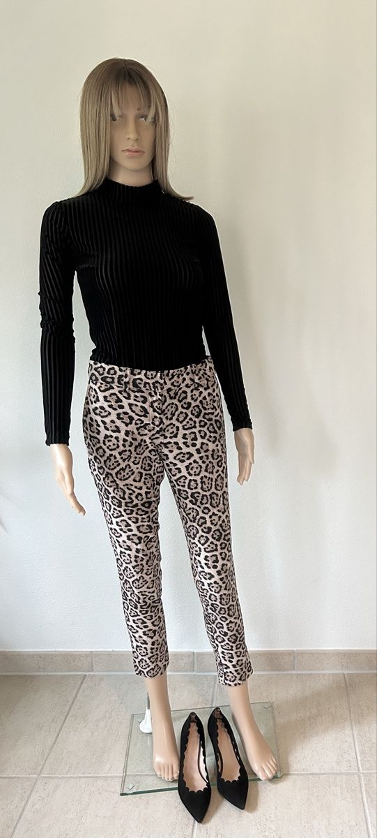 Tops: Black Velvet Mock Neck Top - XS – Neu (gemäss Beschreibung) aus Saland von ele_vc96 2