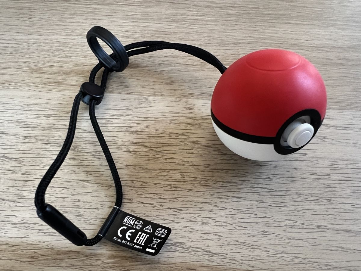 Nintendo Manettes: Pokémon Pokéball Plus - Nintendo Switch Controller – D'occasion à Ebertswil par Aayra