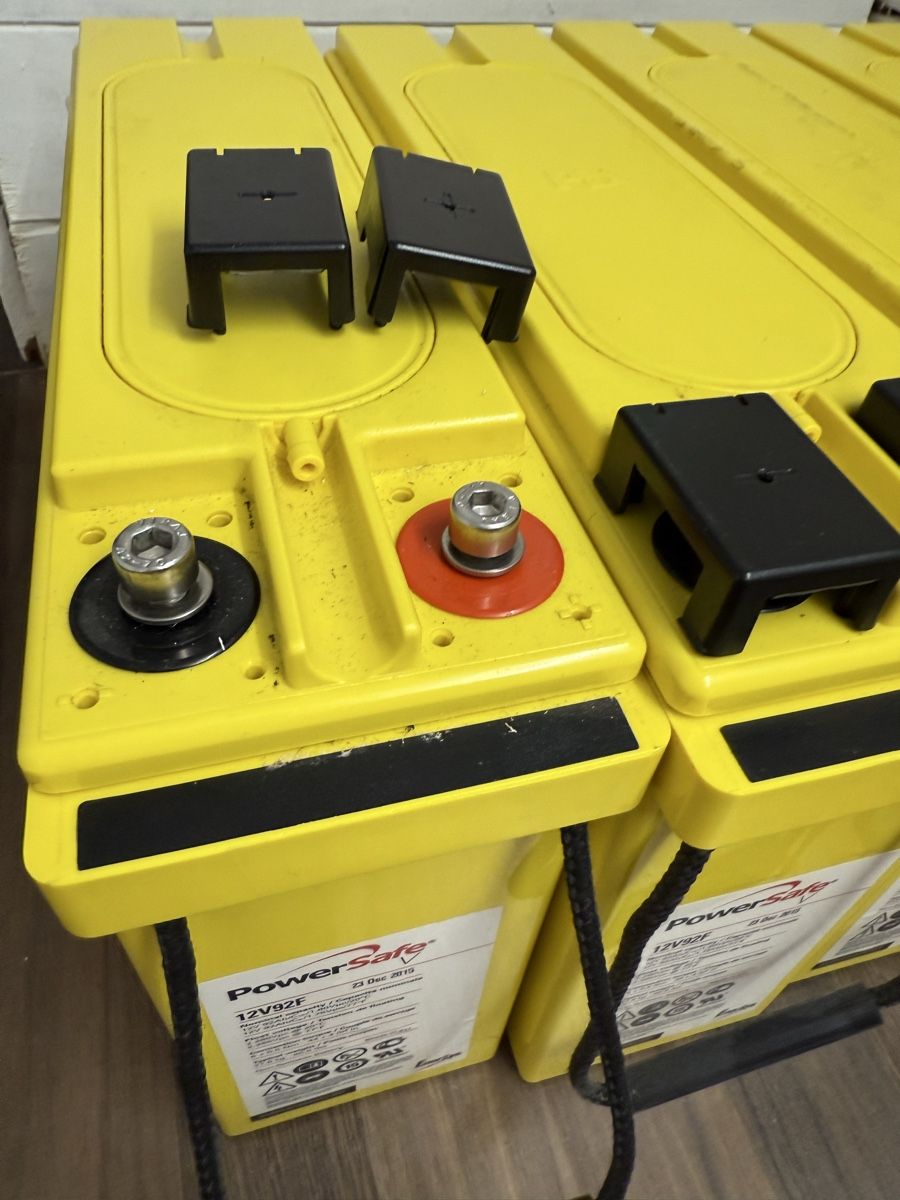 Dispositivi a energia solare: Batterie PowerSafe 12V92F 12V 92Ah – Usato da Flawil venduto da ara_pdx9 2