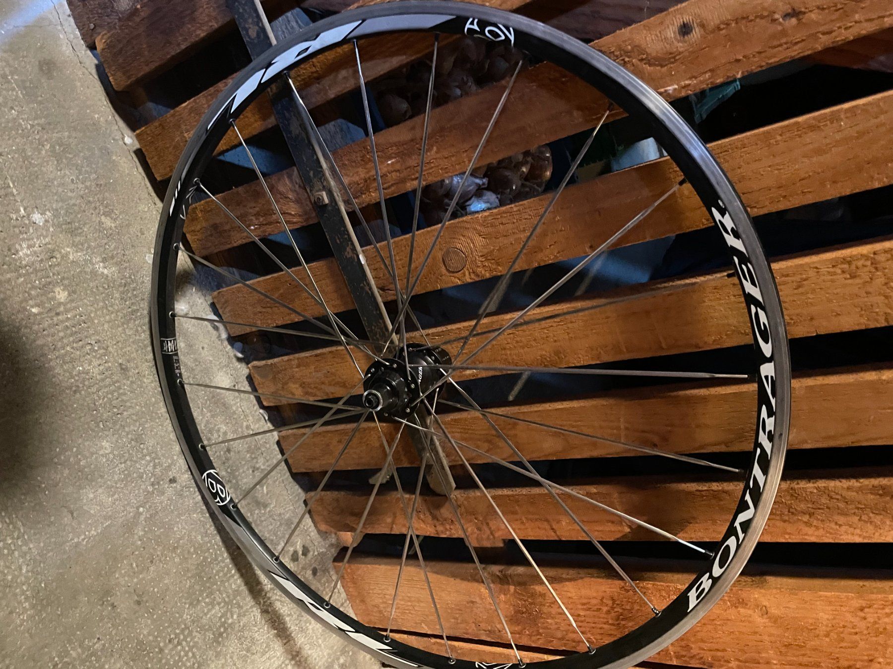 Bontrager Pneumatici & Ruote complete: Roue arrière Bontrager 28" – Usato da Lausanne venduto da amaury.h 1