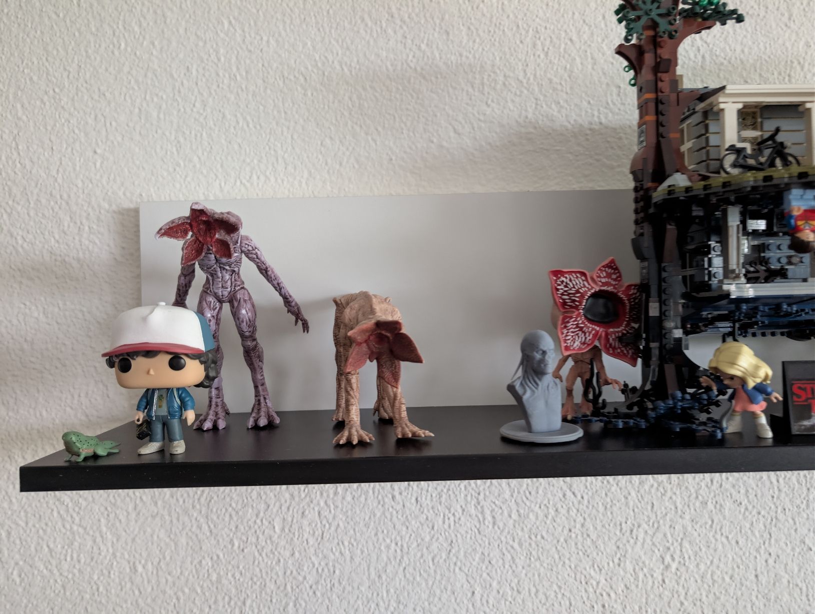 Lego Statuette: set Lego The Upside Down avec figurine Stranger Things – Usato da Biel/Bienne venduto da dyl_25lb 1