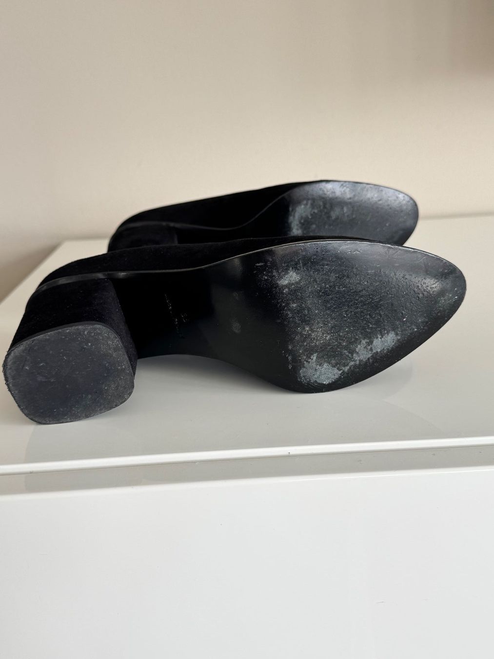 Damenschuhe: COS Veloursleder Pumps Schwarz, Gr. 38 – Gebraucht aus neerach von Ywonder 2