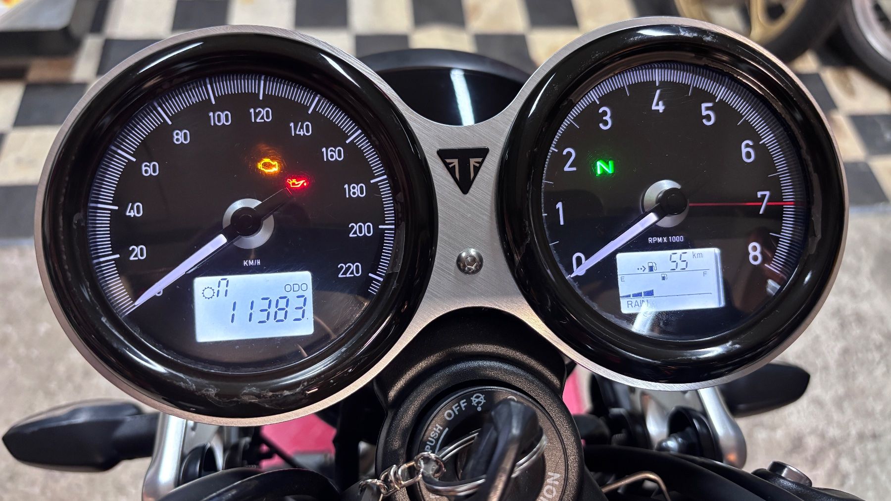 Triumph Strada: Triumph Speed Twin 1200 – Usato da Zürich venduto da jabli 5