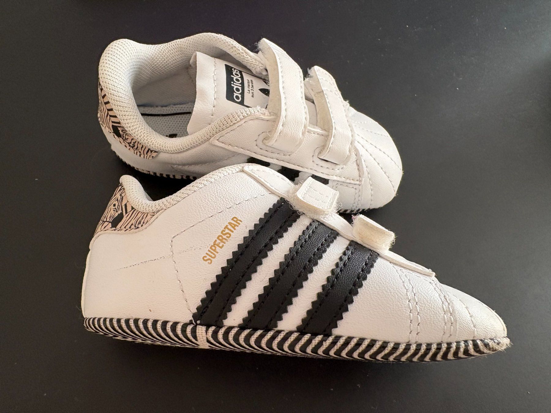 Adidas Schuhe für Jungen: Adidas Baby Schuhe Grösse 19 – Gebraucht aus Fislisbach von Nelehmu