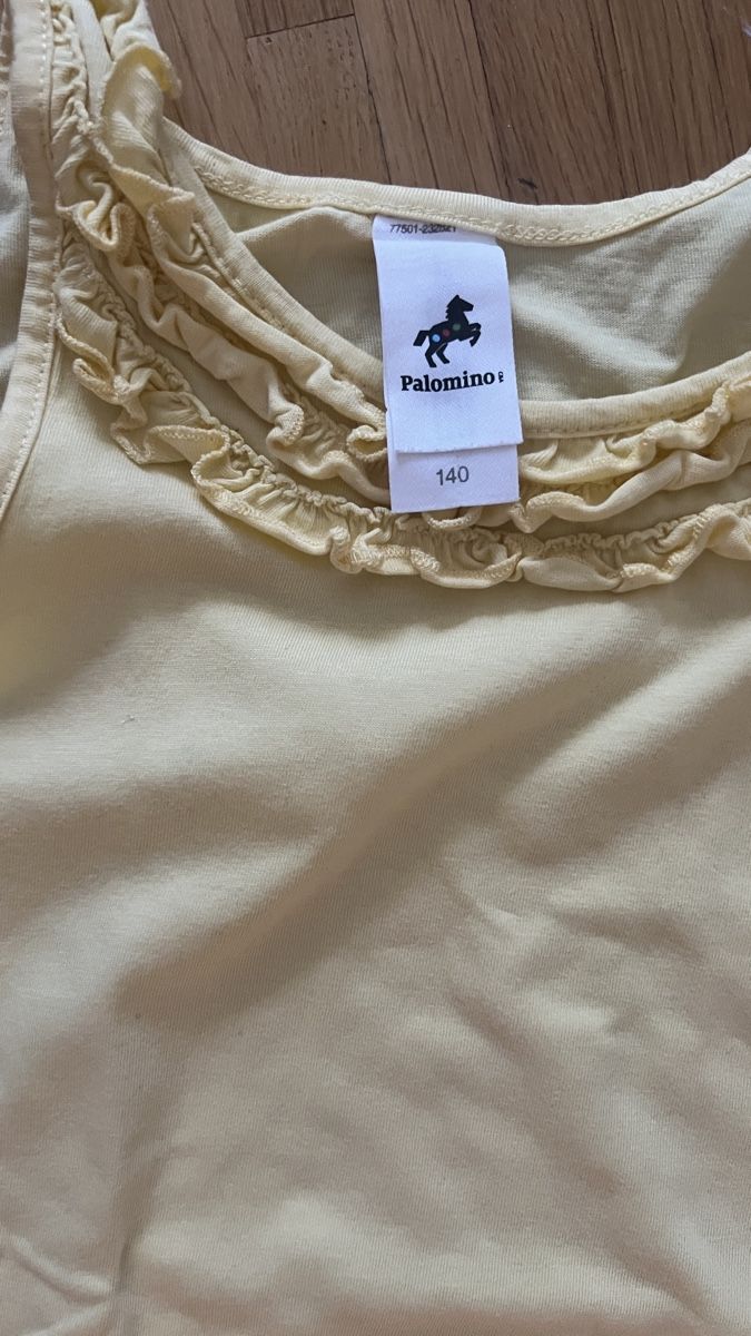 C&A Camicette, T-shirt & Top: Top C&A Gr. 140 hellgelb – Usato da Tagelswangen venduto da Bomu 1