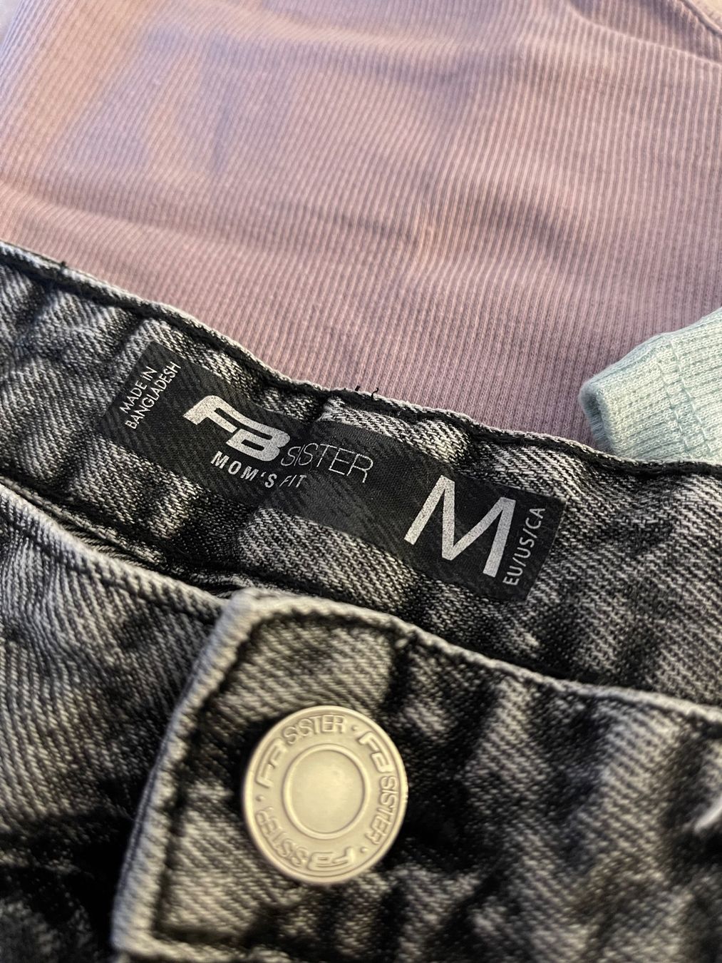 Lotti di vestiti: 2 Bauchfrei Tops und 1 Jeans Gr.38/M – Usato da Steffisburg venduto da lar_x57s 1