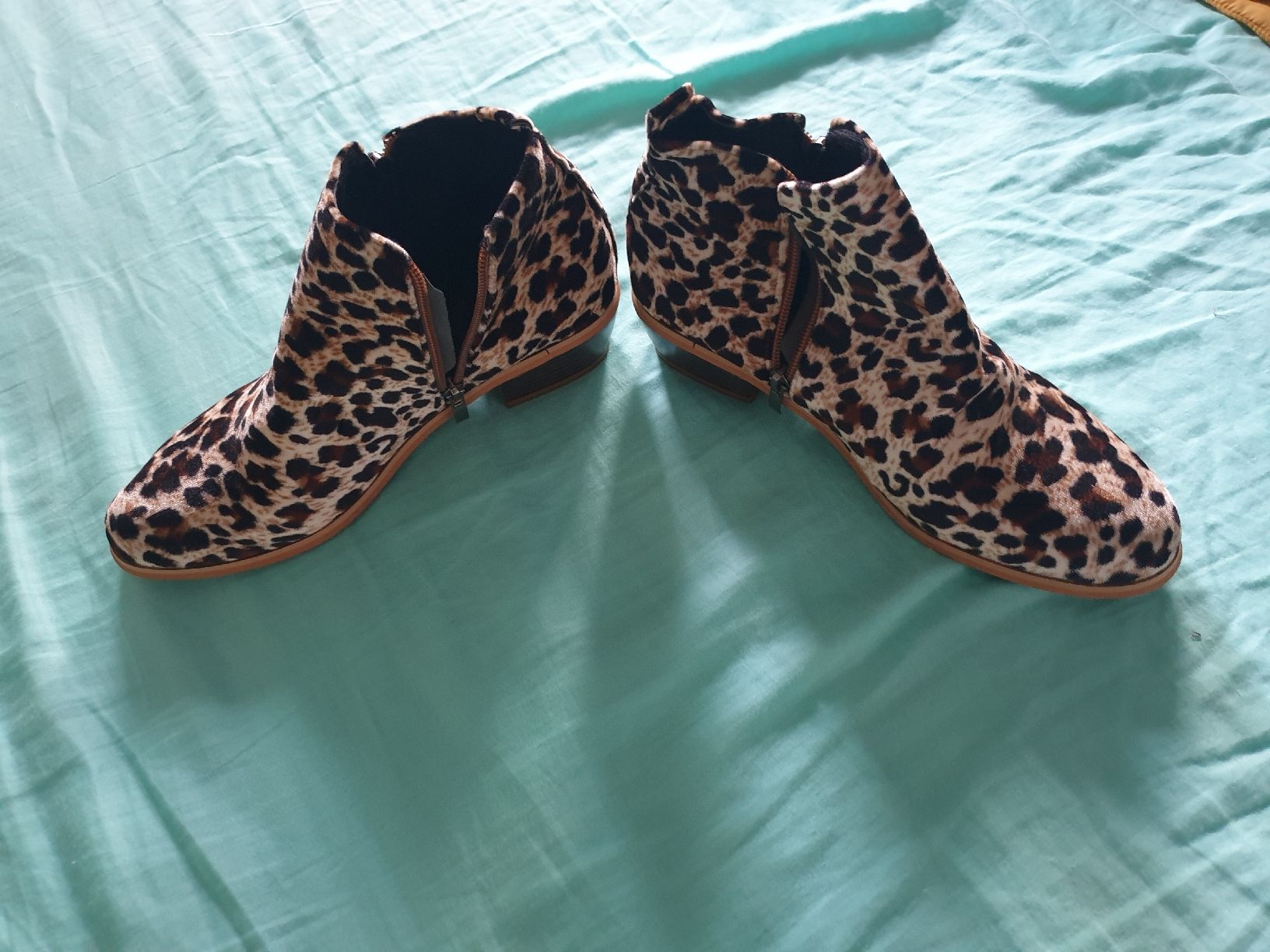 Damenschuhe: Stylische Leopard Stiefeletten Gr. 38 – Neu und originalverpackt aus Winterthur von ivo_hmm2