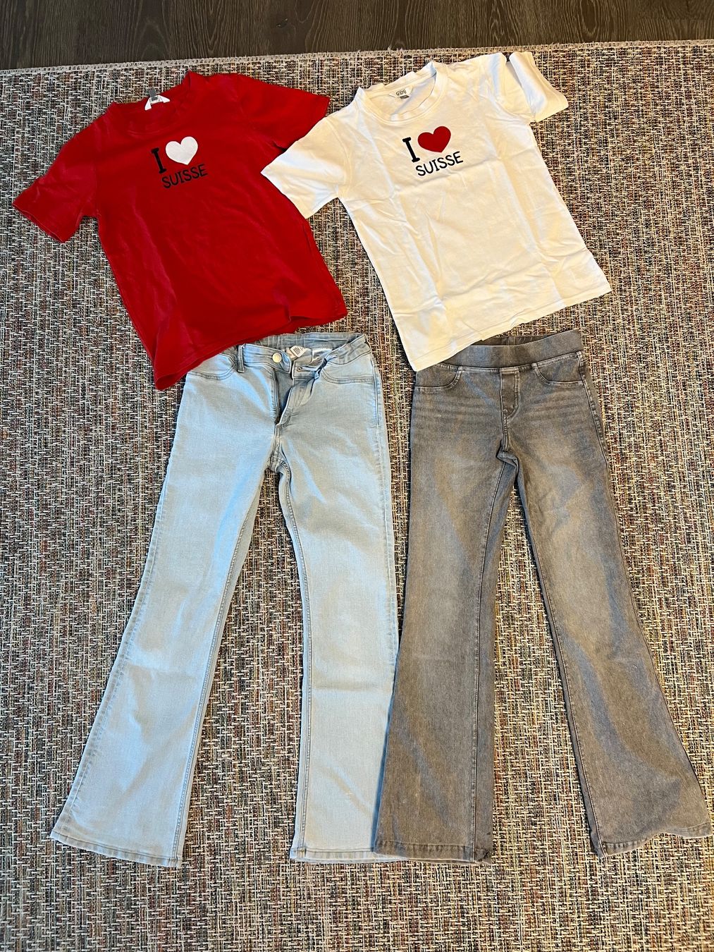 H&M Kleiderpakete & -sets: Kinderjeans Set +Tshirt G.140/146/152 – Gebraucht aus Buchs SG von dr750