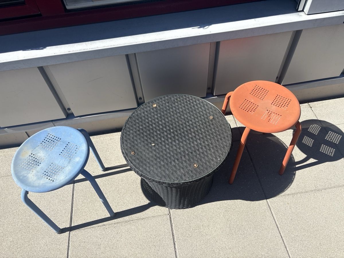 Set di tavolo e panche: Balkon Tisch – Usato da Bremgarten venduto da chr_j8ws