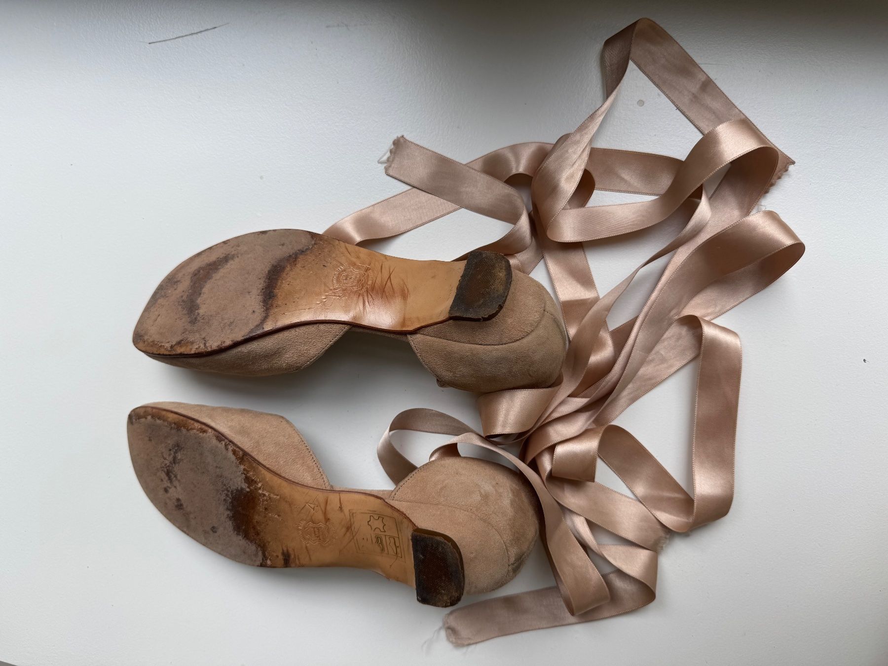 Scarpe da donna: Exclusif Paris Sandales lacées – Usato da Zürich venduto da odi_ldv8 1