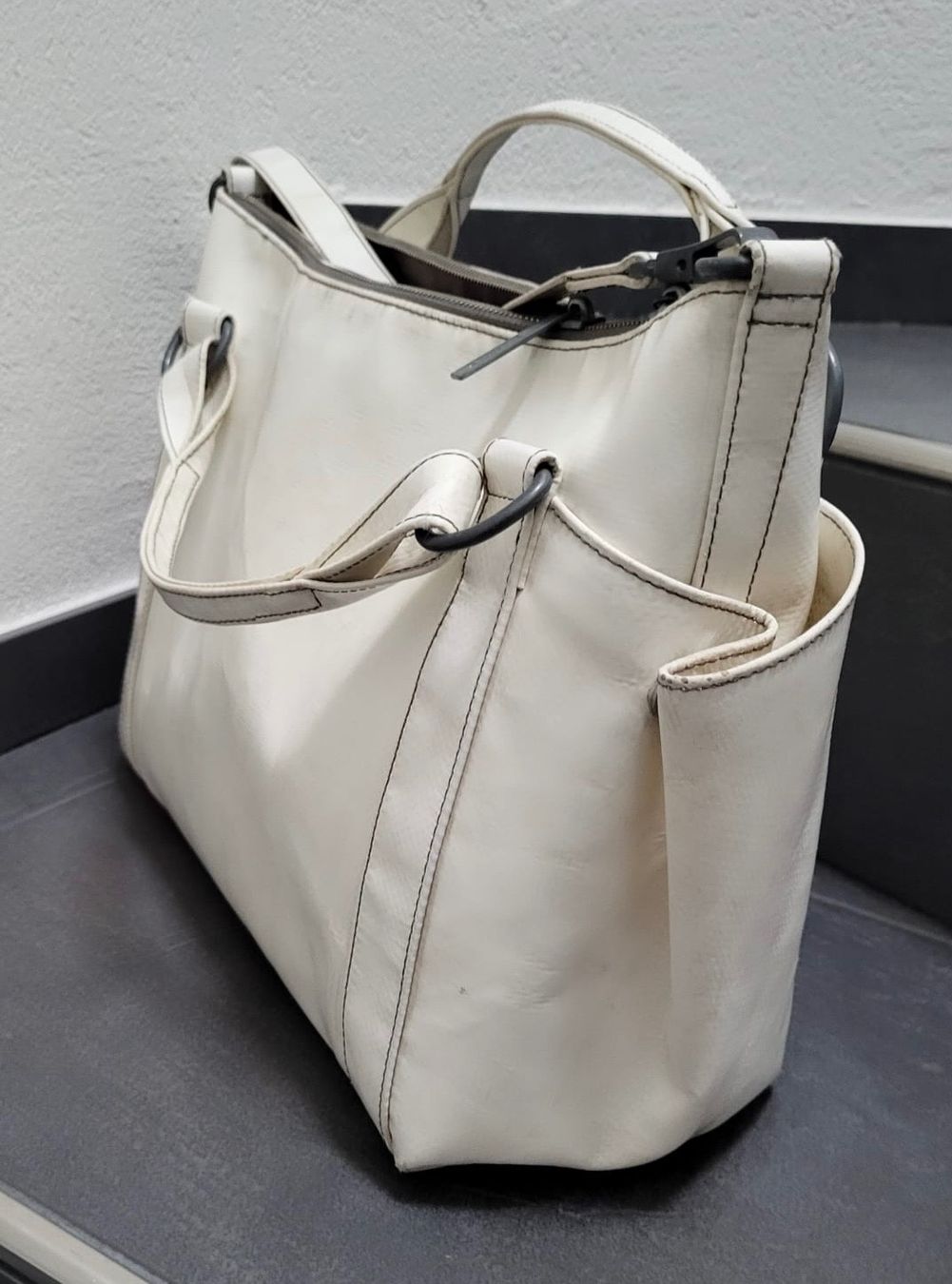 Freitag Taschen: TOP Freitag Austen R120/WHITE-MATT/Reference-Linie"/TOP!!! – Gebraucht aus Winterthur von LESA1015 3