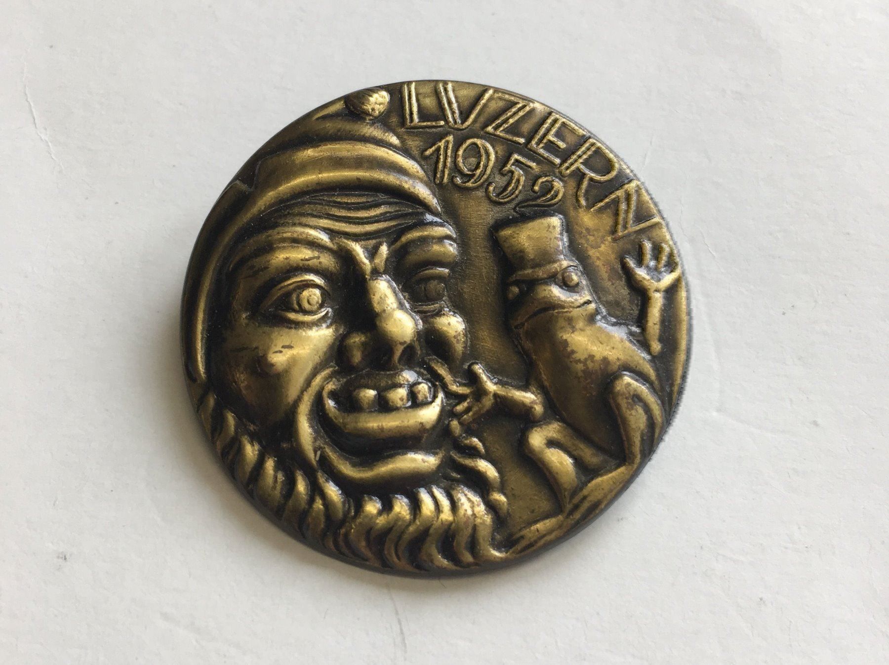 Placchette & Badge: Fasnachts Plakette 1952 Luzern Luzerner – Usato da Obernau venduto da Wgnom