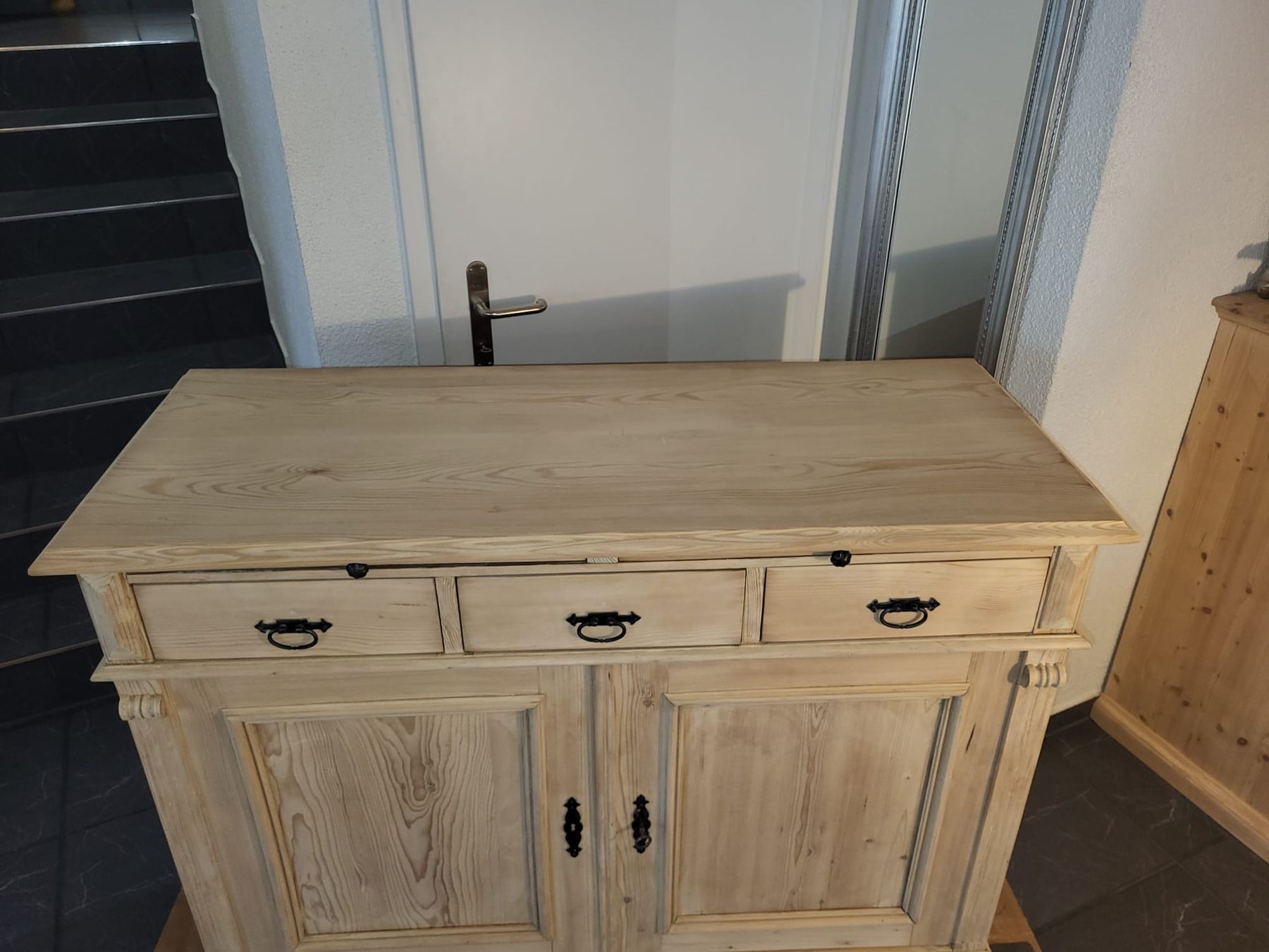 Commodes: Wunderschöne antike Kommode/Anrichte restauriert – D'occasion à Hofstetten SO par famburgert 2