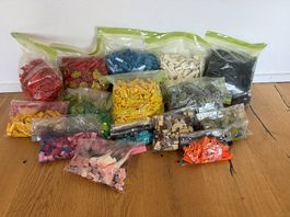 8 kg LEGO Teile, gewaschen und nach Farben sortiert