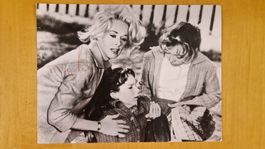 Tippi Hedren, Original Autogramm auf Foto in s/w