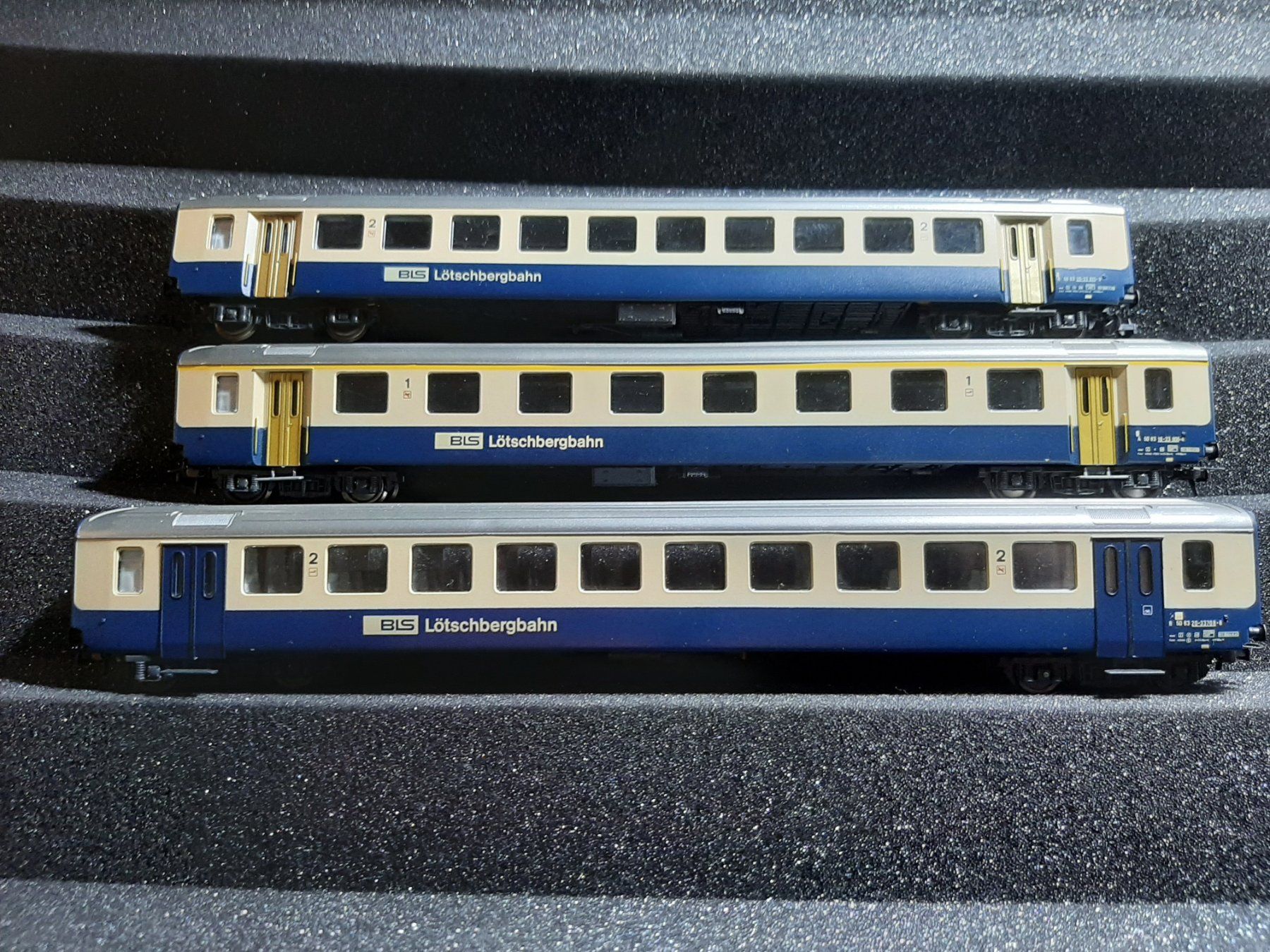Lima Modellini di ferrovie: LIMA BLS LOTSCHBERGBAHN – Usato da Avully venduto da RIVALIS 1