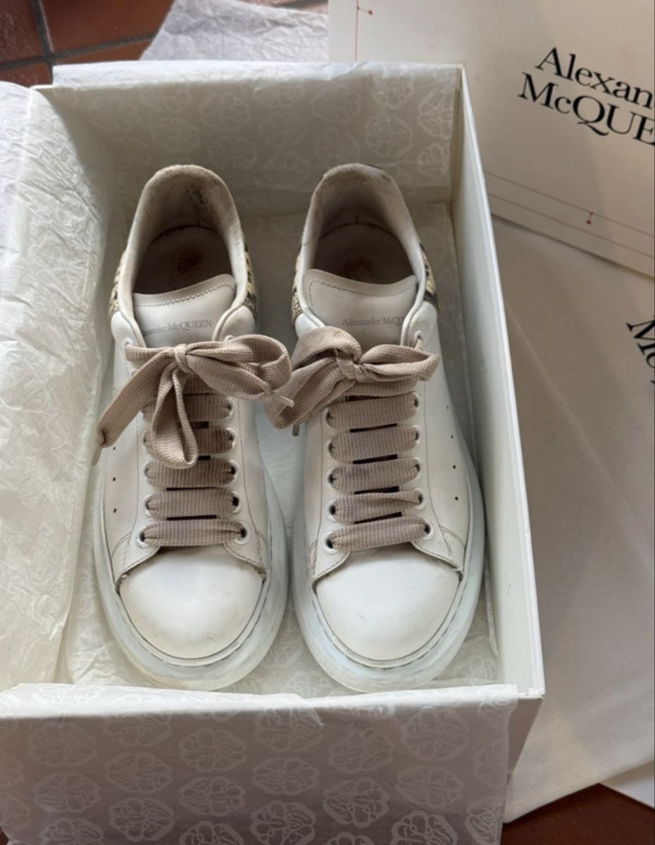 Alexander Mcqueen Chaussures hommes: Alexander McQueen Sneakers Weiss Gr. 40.5 – D'occasion à Zürich par janni_jj12 2
