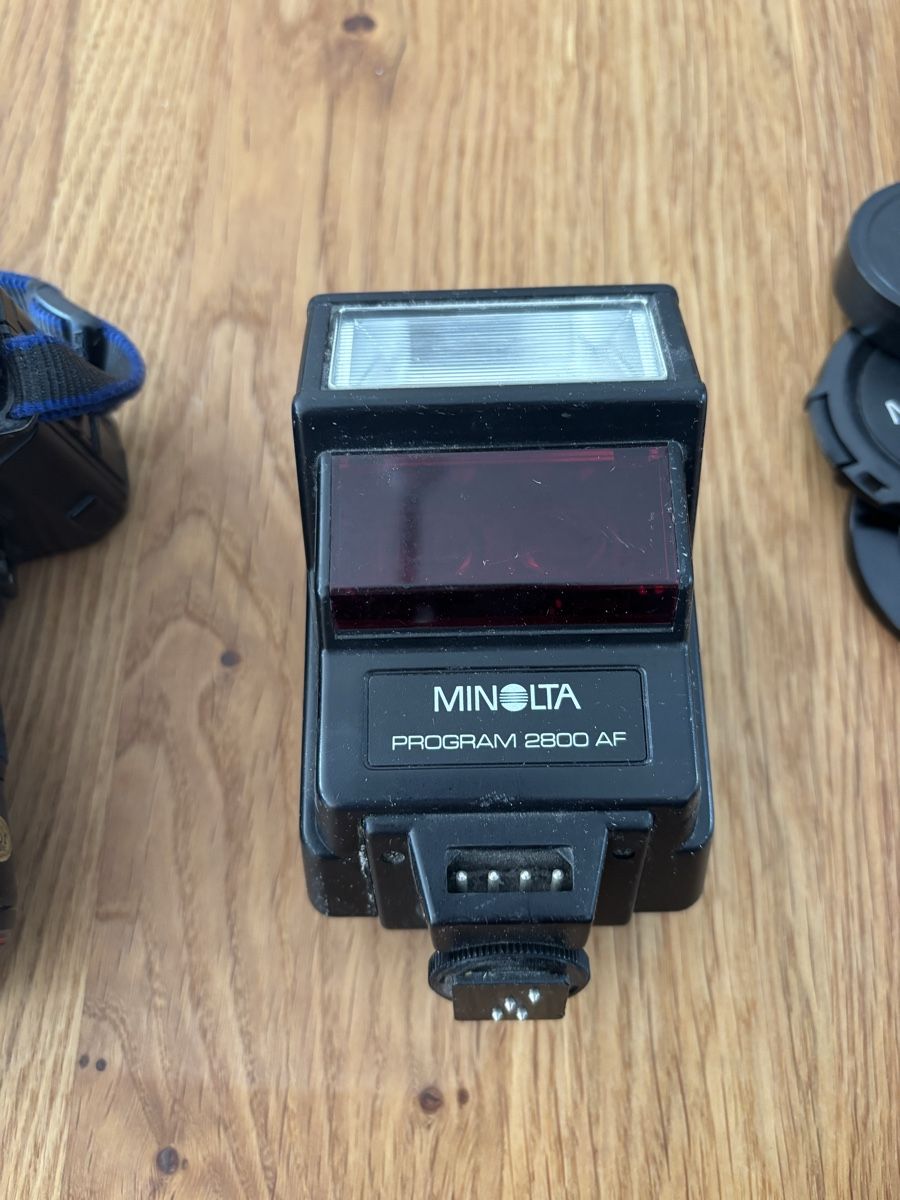 Minolta Kamera: Minolta 7000 Kamera Set mit Objektiven & Blitz – Gebraucht aus Hombrechtikon von Lexcom 4