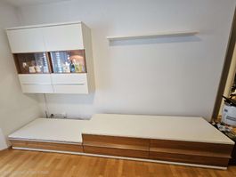 Wohnwand mit Vitrine und 2x Wandregal der Marke Loddenkemper