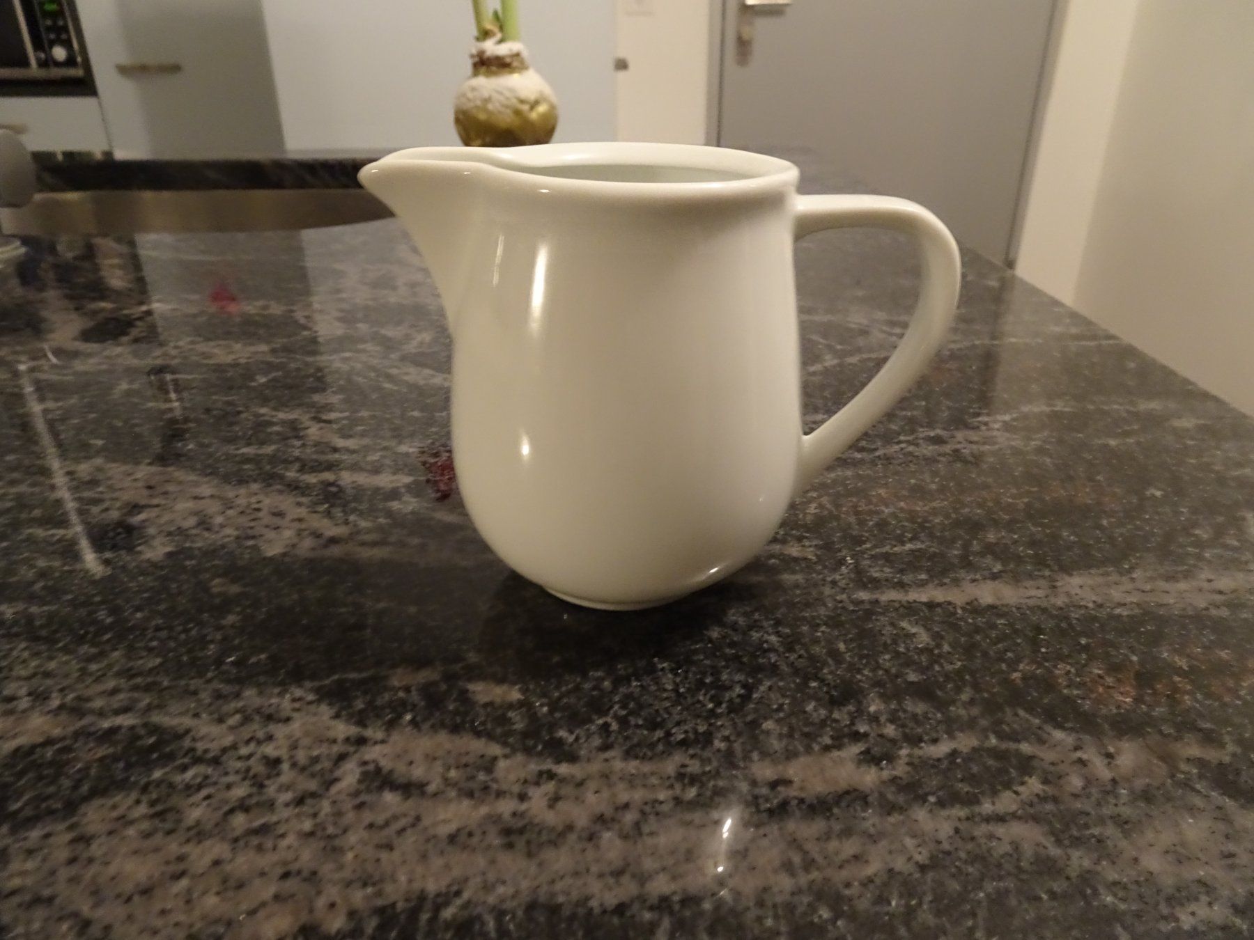 Rössler Caraffe: RÖSSLER W EISSES KRÜGLEIN 2,5DL GEMARKT MIT 1 – Usato da Zürich venduto da Roulet